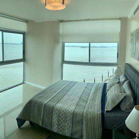 Apartamento Vista Al Rio Puerto Santana Riverfront 1 กวายากิล ภายนอก รูปภาพ