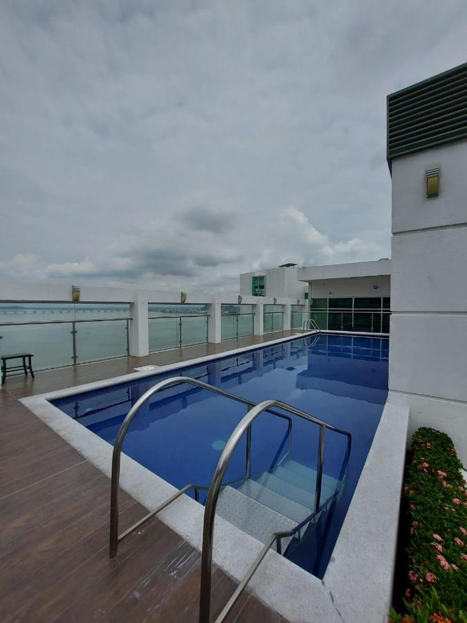 Apartamento Vista Al Rio Puerto Santana Riverfront 1 กวายากิล ภายนอก รูปภาพ