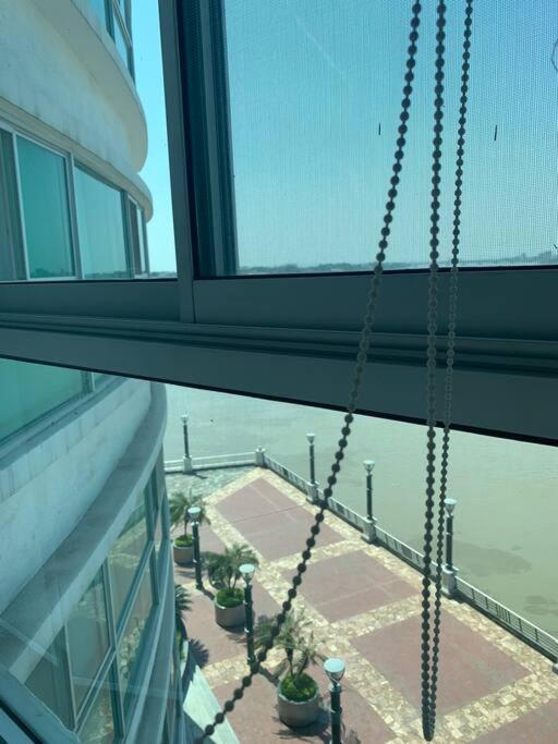 Apartamento Vista Al Rio Puerto Santana Riverfront 1 กวายากิล ภายนอก รูปภาพ